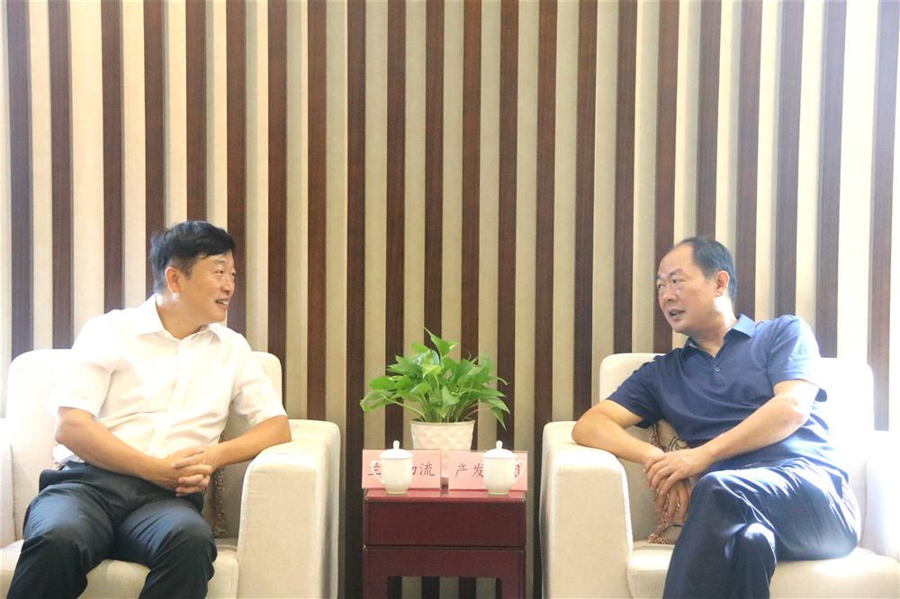 史同偉李磊會(huì)見(jiàn)山東蘭劍物流公司客人